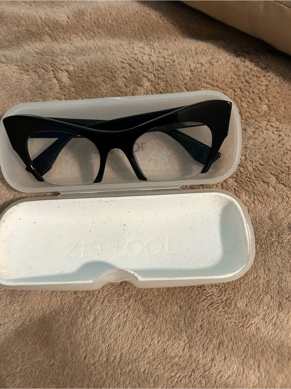 Black Cat-Eye Glasses with bottomless frame